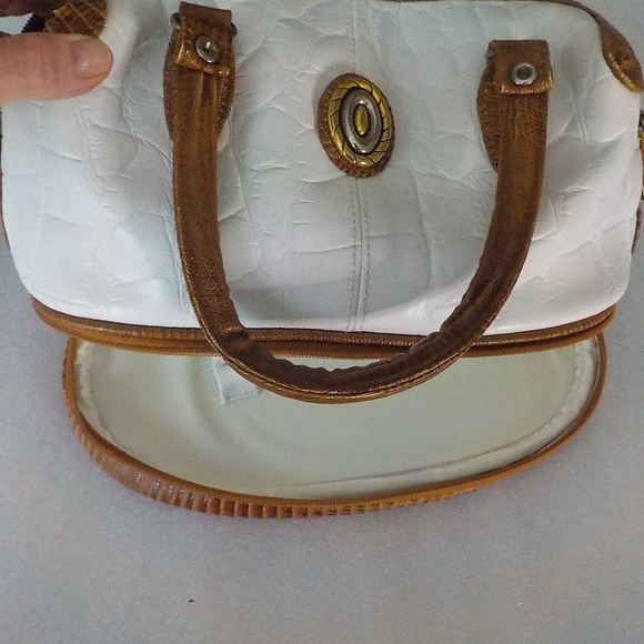 Handbag/CrossBody Zip Open Bottom Section - Picture 4 of 10